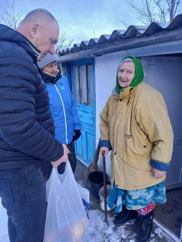 В преддверии Нового года в Рыково поздравили ветеранов и маломобильных жителей В преддверии Нового года в Рыково поздравили ветеранов и маломобильных жителей