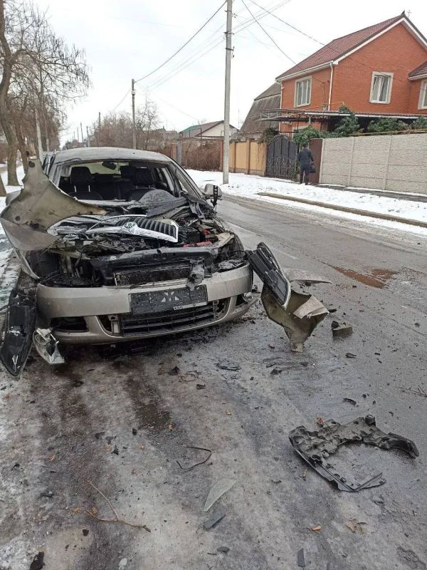 В результате атаки ВСУ в Новой Каховке поврежден легковой автомобиль В результате атаки ВСУ в Новой Каховке поврежден легковой автомобиль