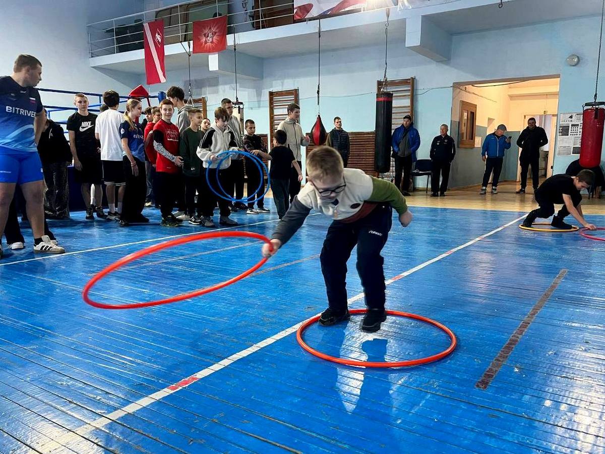 Новогоднее настроение начинается в спортивном зале! Новогоднее настроение начинается в спортивном зале!