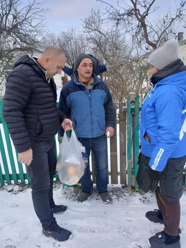 В преддверии Нового года в Рыково поздравили ветеранов и маломобильных жителей В преддверии Нового года в Рыково поздравили ветеранов и маломобильных жителей