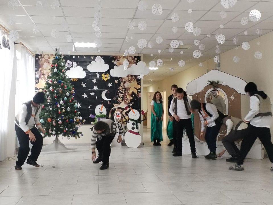 Новогодняя сказка в Красненской школе Новогодняя сказка в Красненской школе