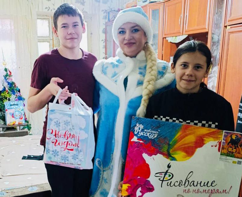 В преддверии новогодних праздников начальник отдела по обеспечению деятельности Комиссии по делам несовершеннолетних и защите их прав (КДН и ЗП) администрации поздравила с наступающими праздниками семьи, находящиеся в... В преддверии новогодних праздников начальник отдела по обеспечению деятельности Комиссии по делам несовершеннолетних и защите их прав (КДН и ЗП) администрации поздравила с наступающими праздниками семьи, находящиеся в...