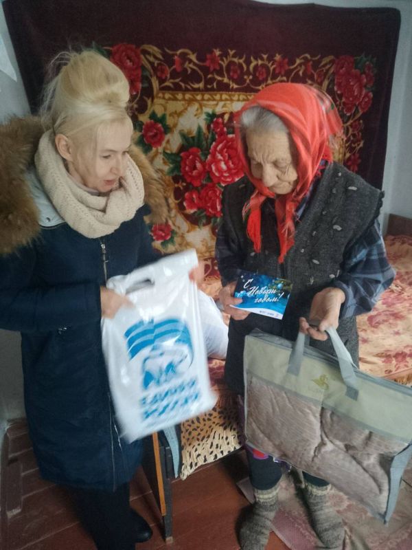 С Новым годом, ветеран!. С 25 по 31 декабря 2025 года Партия «ЕДИНАЯ РОССИЯ» совместно с Всероссийским общественным движением «Волонтёры Победы» проводит ежегодную Всероссийскую акцию «С Новым годом, ветеран!» С Новым годом, ветеран!. С 25 по 31 декабря 2025 года Партия «ЕДИНАЯ РОССИЯ» совместно с Всероссийским общественным движением «Волонтёры Победы» проводит ежегодную Всероссийскую акцию «С Новым годом, ветеран!»