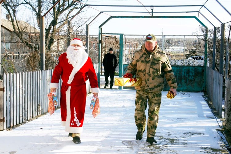 Новогодние желания двух сестер из Херсонской области исполнил начальник регионального Управления Росгвардии Новогодние желания двух сестер из Херсонской области исполнил начальник регионального Управления Росгвардии