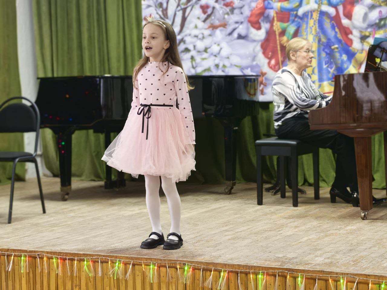 В преддверии Нового года посетил детскую школу искусств посёлка Аскании-Нова, чтобы поздравить учащихся и педагогов В преддверии Нового года посетил детскую школу искусств посёлка Аскании-Нова, чтобы поздравить учащихся и педагогов