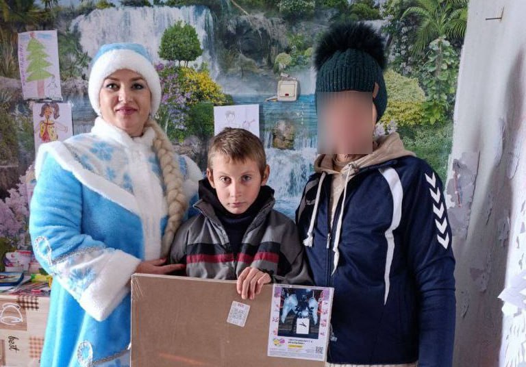 В преддверии новогодних праздников начальник отдела по обеспечению деятельности Комиссии по делам несовершеннолетних и защите их прав (КДН и ЗП) администрации поздравила с наступающими праздниками семьи, находящиеся в... В преддверии новогодних праздников начальник отдела по обеспечению деятельности Комиссии по делам несовершеннолетних и защите их прав (КДН и ЗП) администрации поздравила с наступающими праздниками семьи, находящиеся в...