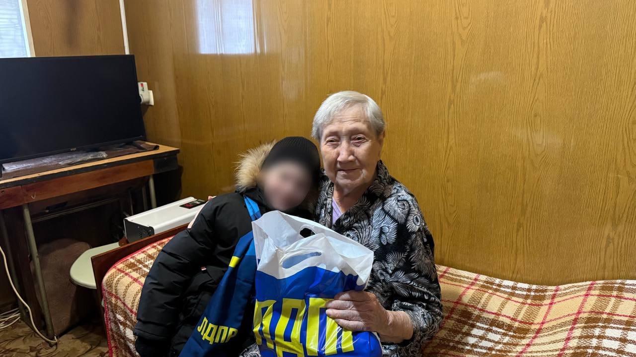 Актив ЛДПР в Херсонской области поздравил ветеранов труда с наступающим Новым годом Актив ЛДПР в Херсонской области поздравил ветеранов труда с наступающим Новым годом