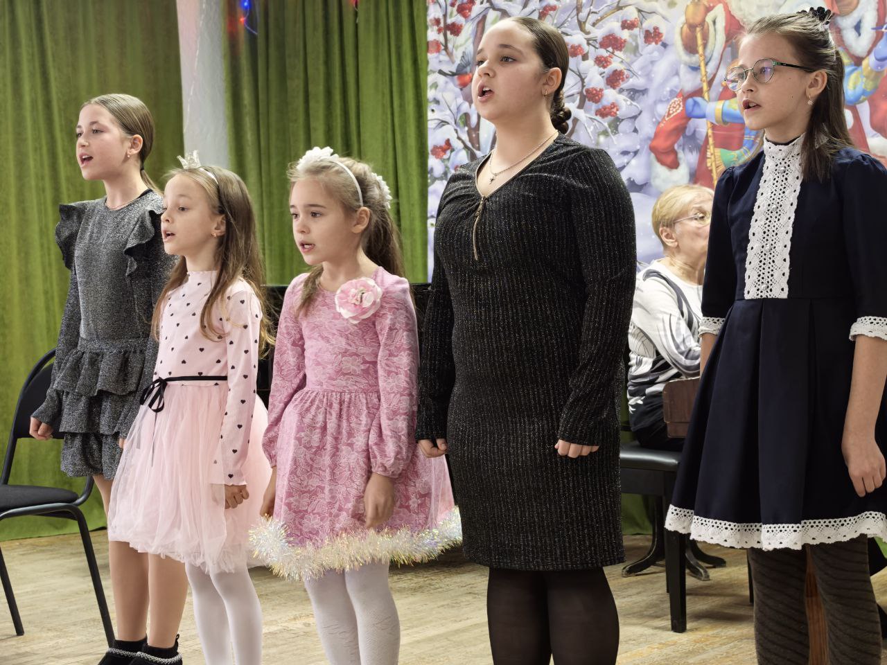 В преддверии Нового года посетил детскую школу искусств посёлка Аскании-Нова, чтобы поздравить учащихся и педагогов В преддверии Нового года посетил детскую школу искусств посёлка Аскании-Нова, чтобы поздравить учащихся и педагогов