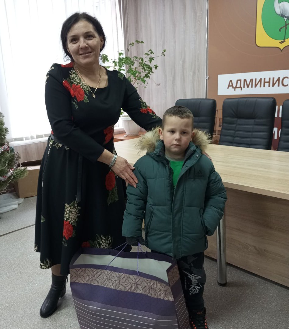 Сотрудники администрации Чаплинского муниципального округа исполнили желания детей в рамках акции «Елка желаний» Сотрудники администрации Чаплинского муниципального округа исполнили желания детей в рамках акции «Елка желаний»