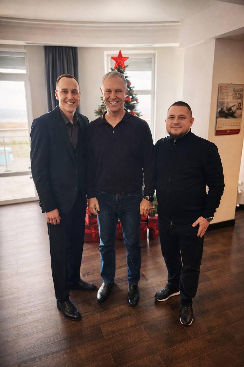 Актив Херсонского регионального отделения поздравил Губернатора области Владимира Сальдо с наступающим Новым годом