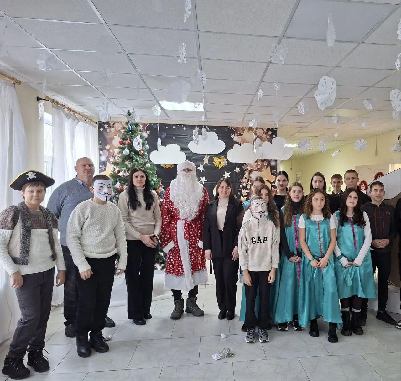 Новогодняя сказка в Красненской школе Новогодняя сказка в Красненской школе