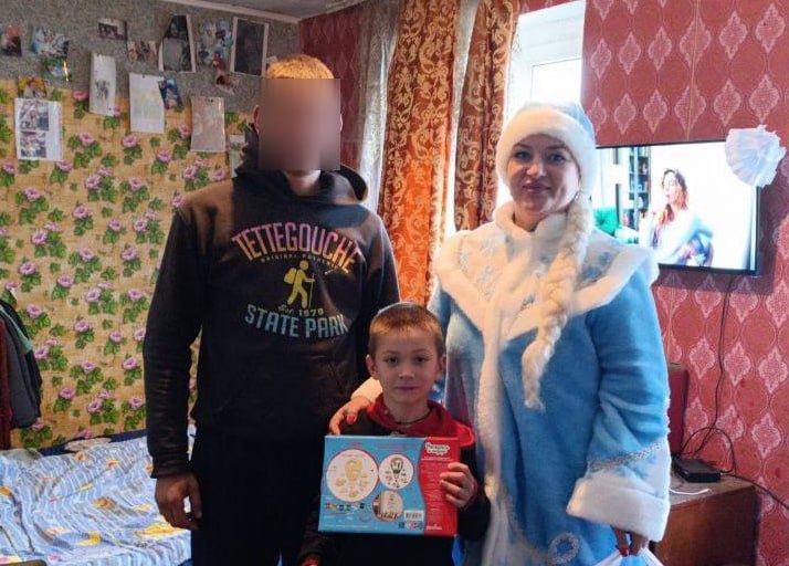 В преддверии новогодних праздников начальник отдела по обеспечению деятельности Комиссии по делам несовершеннолетних и защите их прав (КДН и ЗП) администрации поздравила с наступающими праздниками семьи, находящиеся в...