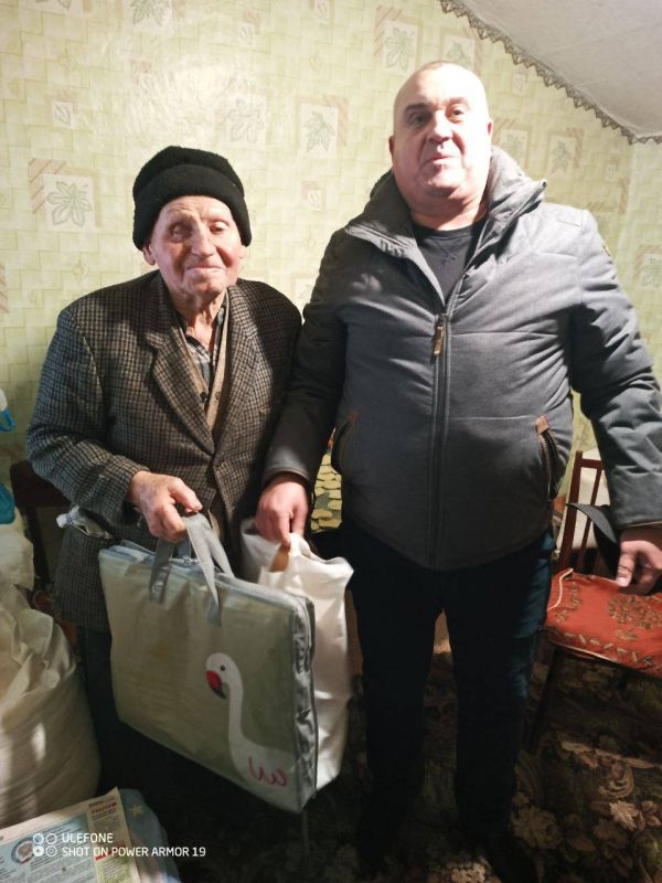 С Новым годом, ветеран!. С 25 по 31 декабря 2025 года Партия «ЕДИНАЯ РОССИЯ» совместно с Всероссийским общественным движением «Волонтёры Победы» проводит ежегодную Всероссийскую акцию «С Новым годом, ветеран!» С Новым годом, ветеран!. С 25 по 31 декабря 2025 года Партия «ЕДИНАЯ РОССИЯ» совместно с Всероссийским общественным движением «Волонтёры Победы» проводит ежегодную Всероссийскую акцию «С Новым годом, ветеран!»