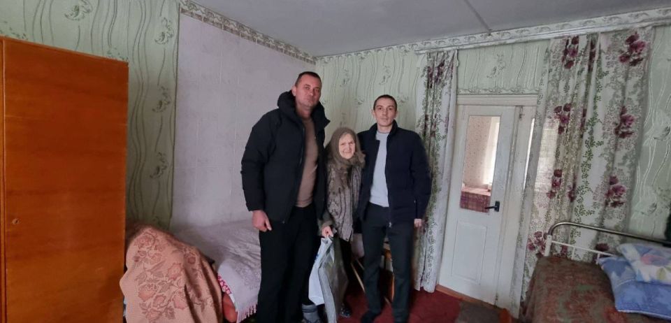 С Новым годом, ветеран!. С 25 по 31 декабря 2025 года Партия «ЕДИНАЯ РОССИЯ» совместно с Всероссийским общественным движением «Волонтёры Победы» проводит ежегодную Всероссийскую акцию «С Новым годом, ветеран!» С Новым годом, ветеран!. С 25 по 31 декабря 2025 года Партия «ЕДИНАЯ РОССИЯ» совместно с Всероссийским общественным движением «Волонтёры Победы» проводит ежегодную Всероссийскую акцию «С Новым годом, ветеран!»
