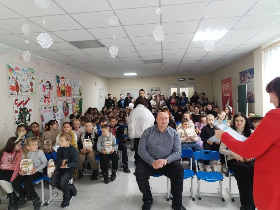 Новогодняя сказка в Красненской школе Новогодняя сказка в Красненской школе