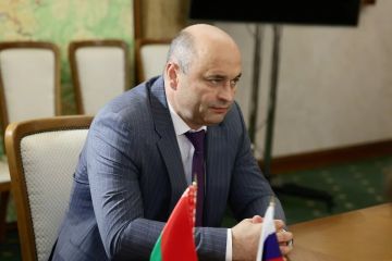 Посол Белоруссии в России Александр Рогожник направил соболезнования губернатору Херсонской области Владимиру Сальдо в связи с гибелью людей в результате удара беспилотников ВСУ, назвав эту атаку террористической