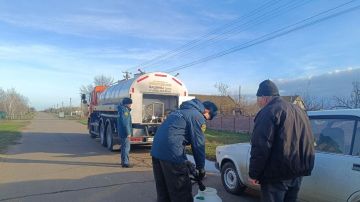 Спасатели доставили воду в село Приморское