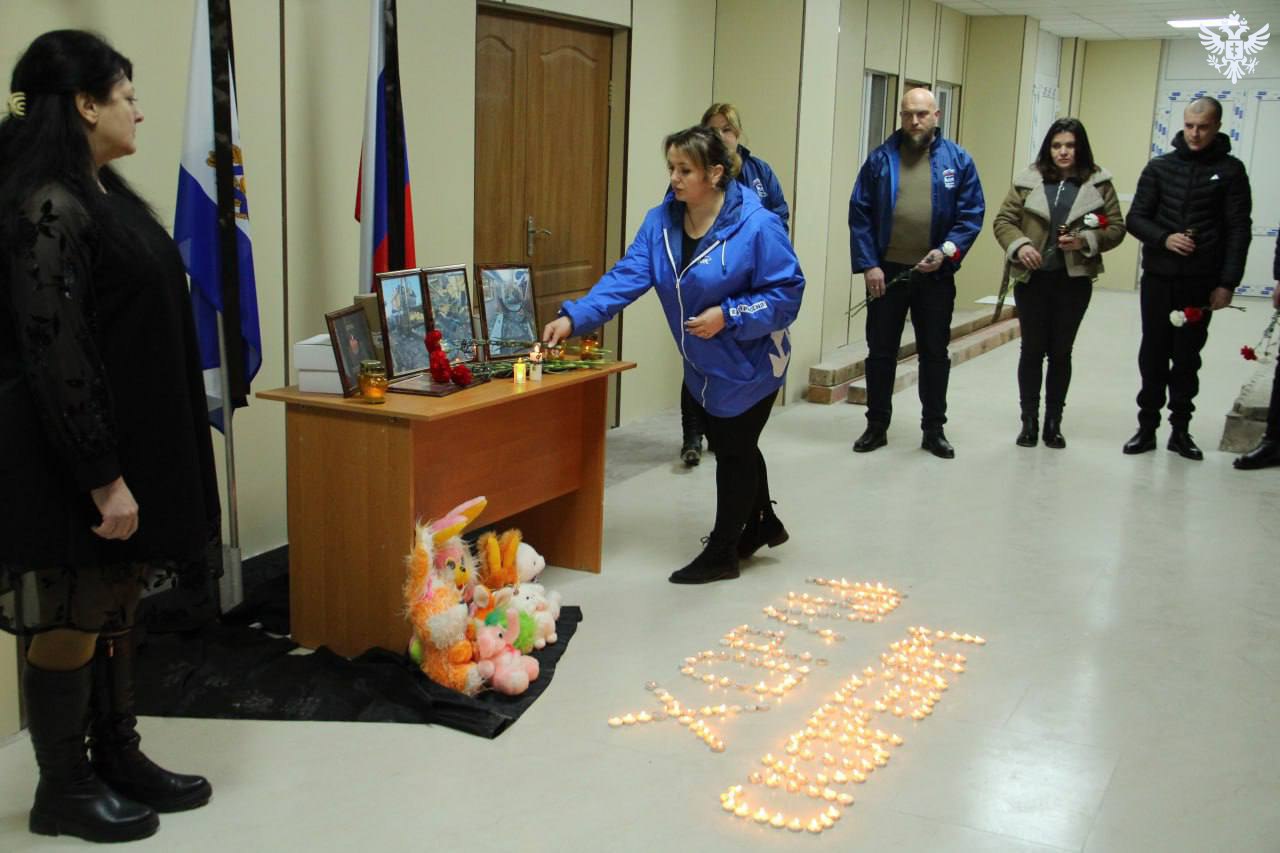 В Чаплинке и Верхнем Рогачике прошли акции памяти жертв теракта в Хорлах В Чаплинке и Верхнем Рогачике прошли акции памяти жертв теракта в Хорлах
