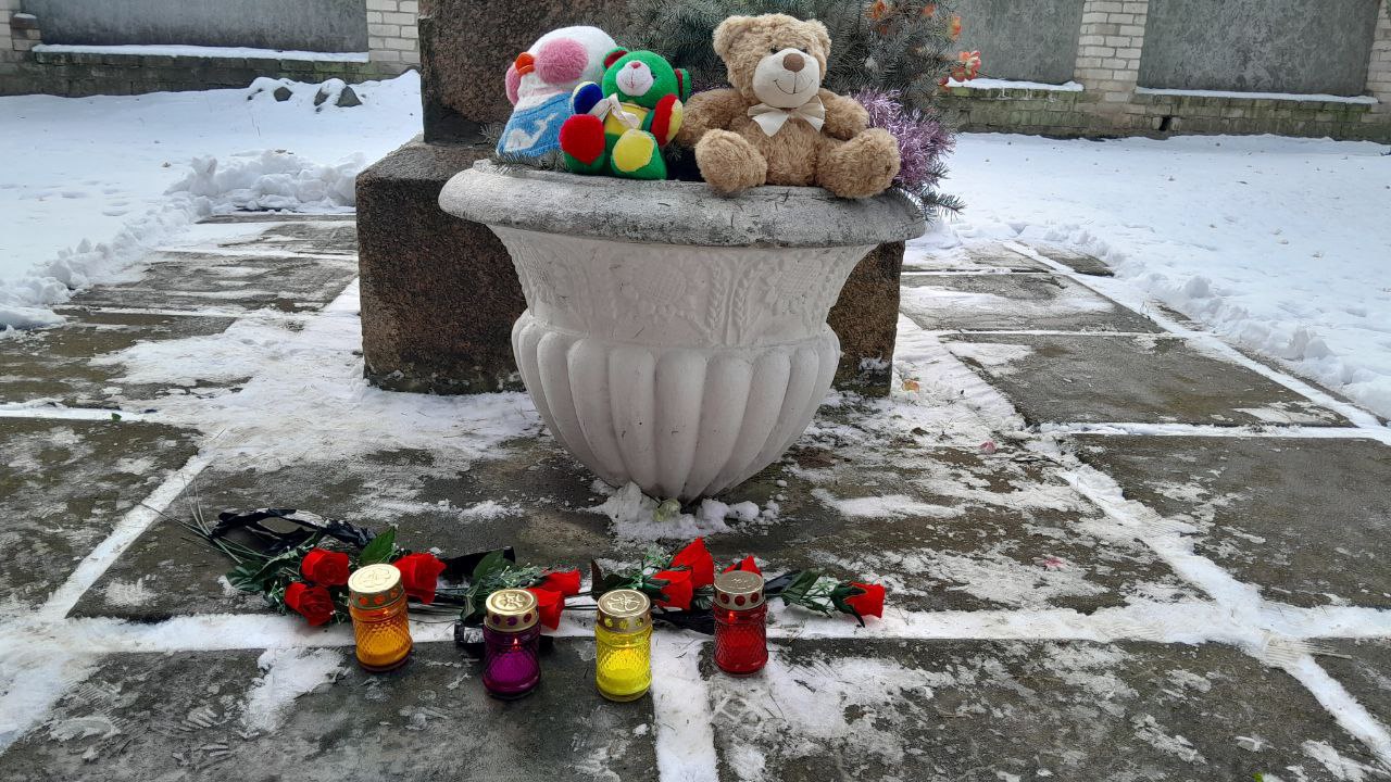 Константин Басюк: Трагедия в Хорлах, где в результате теракта ВСУ погибли 27 мирных жителей, среди них двое детей, а ранения получили более 30, в том числе пятеро несовершеннолетних, всколыхнула всю страну Константин Басюк: Трагедия в Хорлах, где в результате теракта ВСУ погибли 27 мирных жителей, среди них двое детей, а ранения получили более 30, в том числе пятеро несовершеннолетних, всколыхнула всю страну