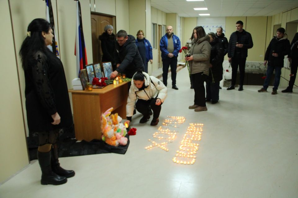 В Чаплинском муниципальном округе состоялась акция памяти и скорби по жертвам трагедии, произошедшей 1 января в селе Хорлы Каланчакского округа В Чаплинском муниципальном округе состоялась акция памяти и скорби по жертвам трагедии, произошедшей 1 января в селе Хорлы Каланчакского округа
