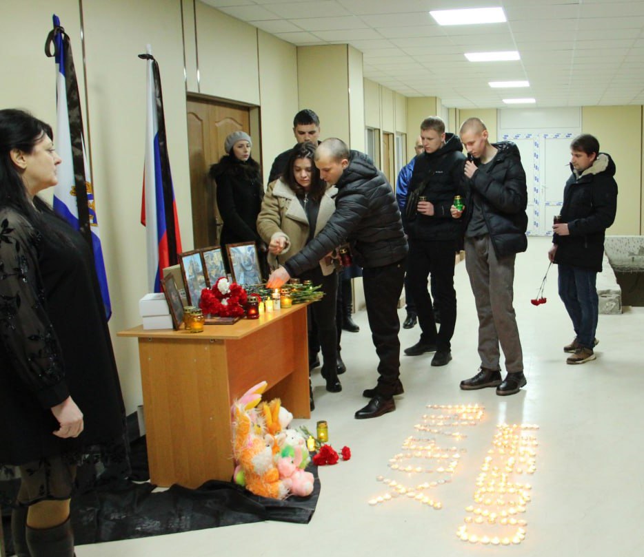 В Чаплинском муниципальном округе состоялась акция памяти и скорби по жертвам трагедии, произошедшей 1 января в селе Хорлы Каланчакского округа В Чаплинском муниципальном округе состоялась акция памяти и скорби по жертвам трагедии, произошедшей 1 января в селе Хорлы Каланчакского округа