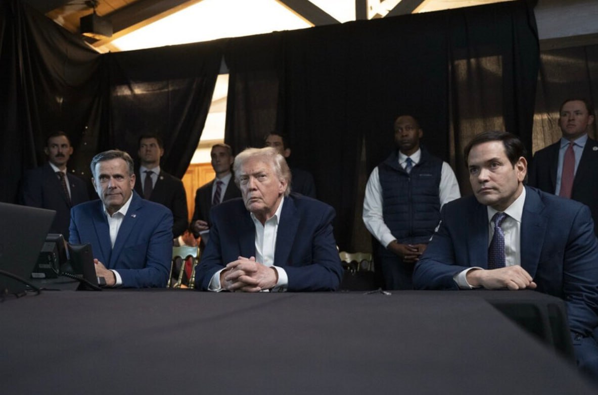 Белый дом опубликовал кадры, как Трамп и члены администрации США наблюдали за операцией в Венесуэле Белый дом опубликовал кадры, как Трамп и члены администрации США наблюдали за операцией в Венесуэле