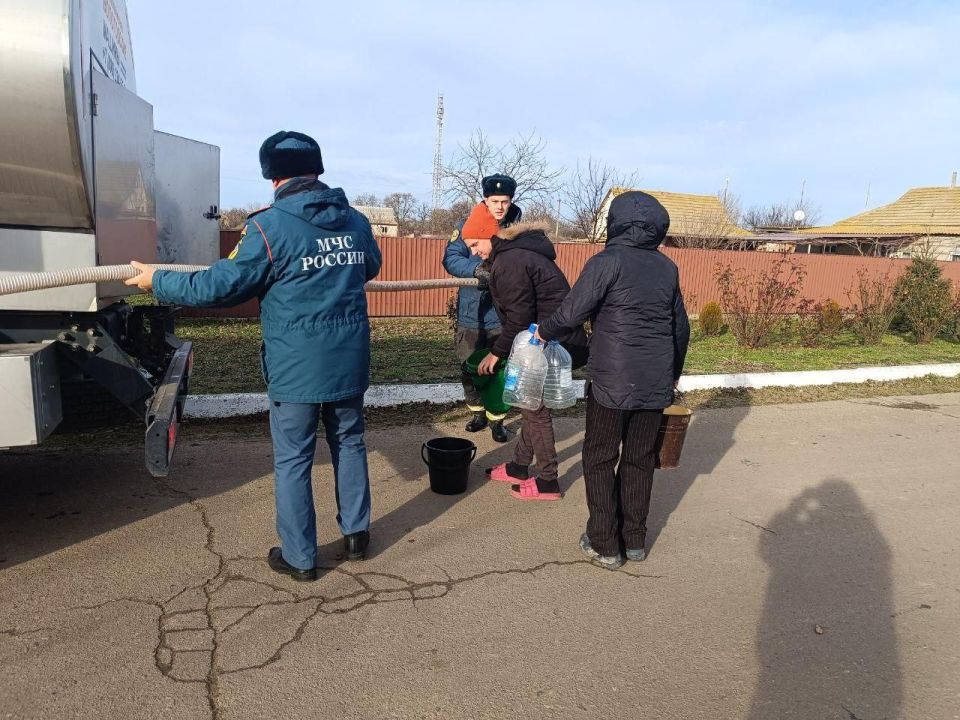 Вода – это жизнь! В Приморское пришла помощь! Вода – это жизнь! В Приморское пришла помощь!
