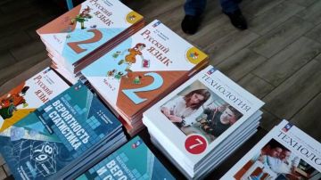 Минпросвещения РФ за три года направило в исторические регионы свыше 11 млн учебников