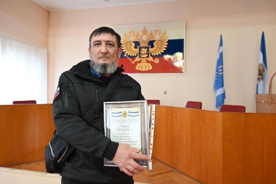 Специалисты аварийной бригады из Кабардино-Балкарии отмечены благодарностями Губернатора Херсонской области Специалисты аварийной бригады из Кабардино-Балкарии отмечены благодарностями Губернатора Херсонской области
