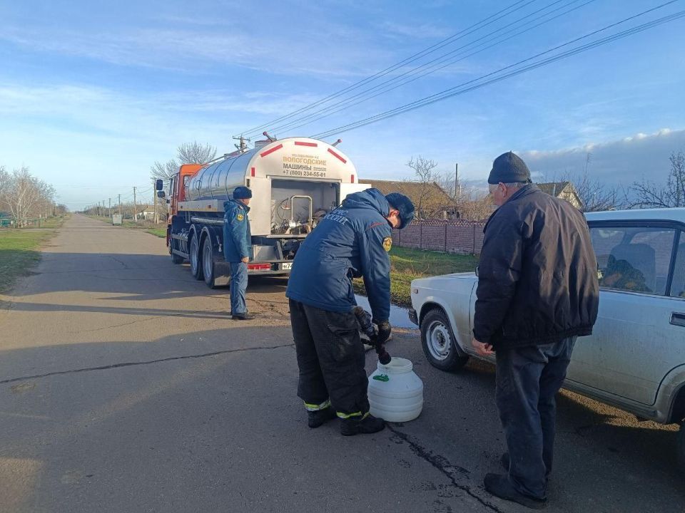 Вода – это жизнь! В Приморское пришла помощь! Вода – это жизнь! В Приморское пришла помощь!