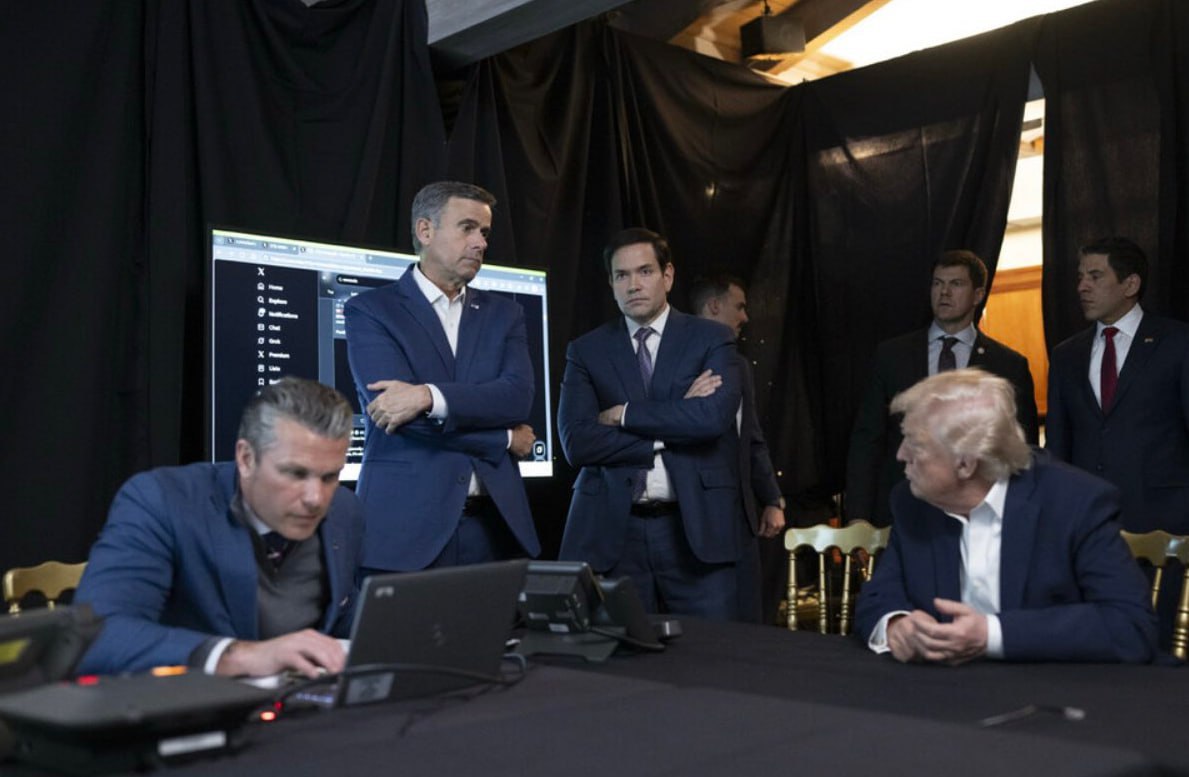 Белый дом опубликовал кадры, как Трамп и члены администрации США наблюдали за операцией в Венесуэле