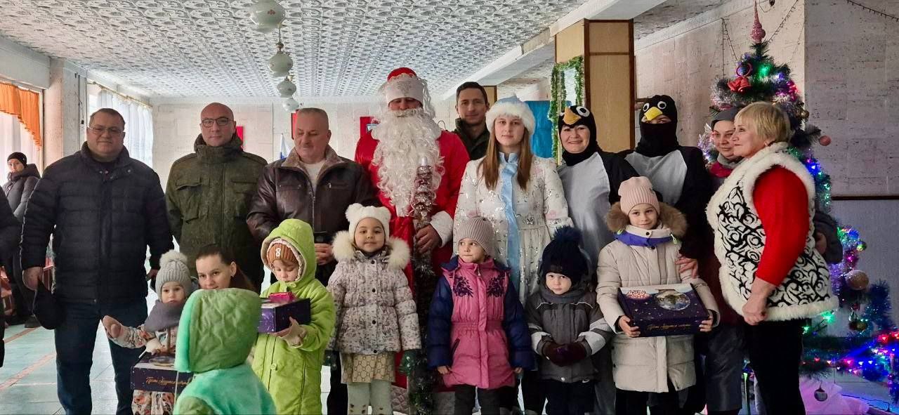 Сотрудники Следственного комитета России по Херсонской области поздравили школьников Каланчакского округа с новогодними праздниками