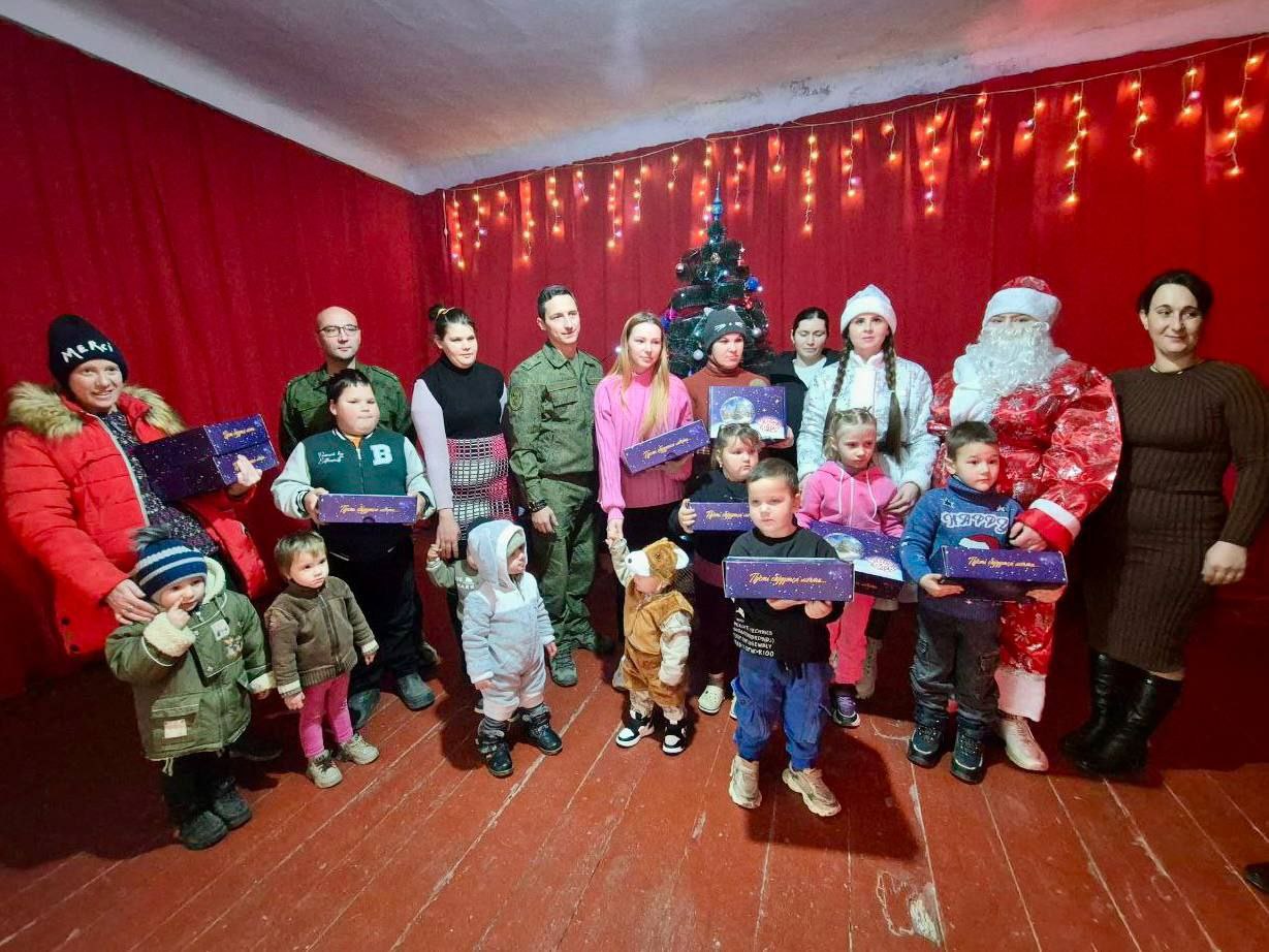 Сотрудники Следственного комитета России по Херсонской области поздравили школьников Каланчакского округа с новогодними праздниками Сотрудники Следственного комитета России по Херсонской области поздравили школьников Каланчакского округа с новогодними праздниками