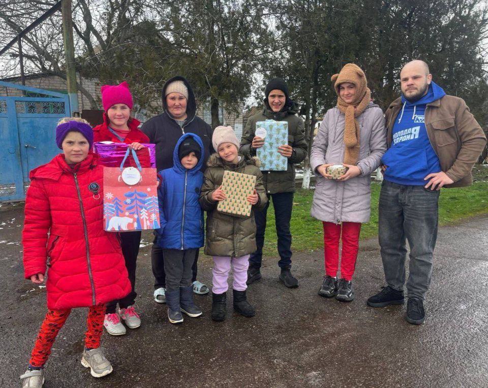 Павел Филипчук: Добро в движении. Молодая гвардия "Единой России" устроила детям настоящий праздник В преддверии Нового года Молодая гвардия "Единой России" совместно с администрацией Каховского округа организовала... Павел Филипчук: Добро в движении. Молодая гвардия "Единой России" устроила детям настоящий праздник В преддверии Нового года Молодая гвардия "Единой России" совместно с администрацией Каховского округа организовала...