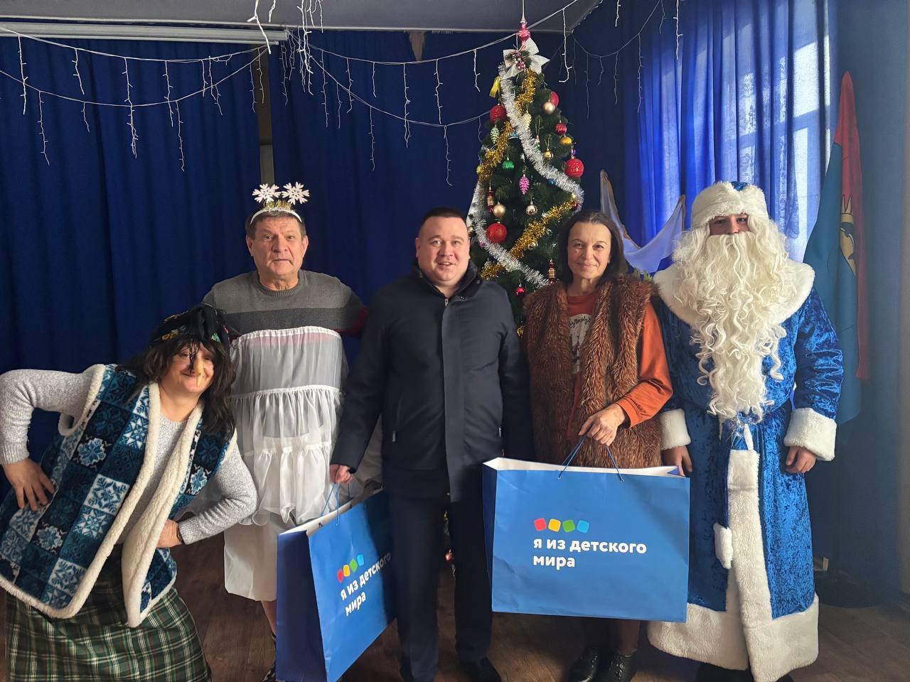 Свет Рождества: Виталий Титаренко поздравил юных жителей Голопристанского округа Свет Рождества: Виталий Титаренко поздравил юных жителей Голопристанского округа