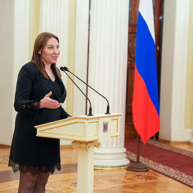 От лица сотрудников Администрации и жителей Новотроицкого муниципального округа поздравляем Главу Новотроицкого муниципального округа Кузьменко Евгению Николаевну с Днём рождения!