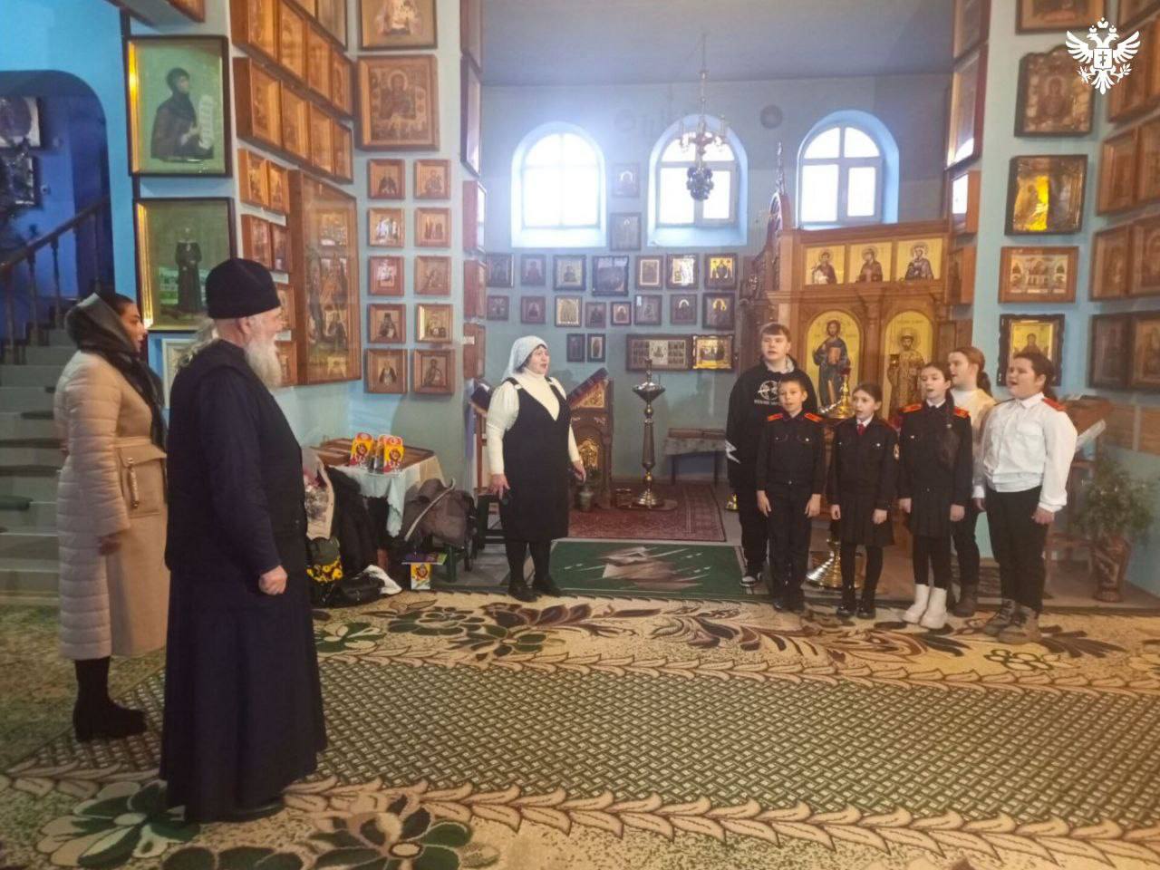 Рождественские подарки передали учащимся казачьих классов Хлебодаровки