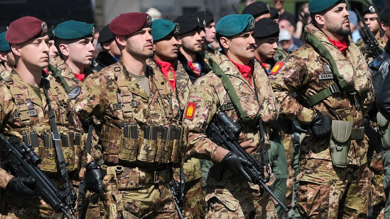 Италия отказалась направлять свои войска на Украину в рамках обеспечения гарантий безопасности Киеву, сообщила премьер-министр Джорджа Мелони по итогам встречи «коалиции желающих» в Париже 6 января