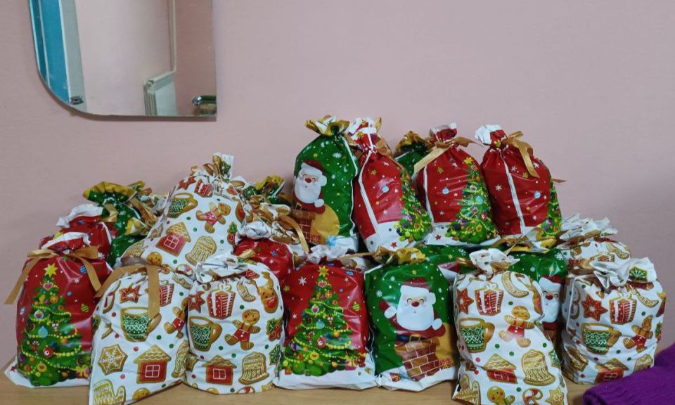 Волонтеры из Ставропольского края передали сладкие новогодние подарки для детей и гуманитарную помощь жителям села Богдановка Волонтеры из Ставропольского края передали сладкие новогодние подарки для детей и гуманитарную помощь жителям села Богдановка