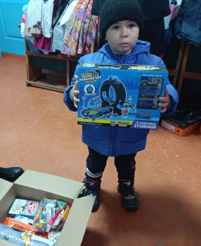 Волонтеры из Ставропольского края передали сладкие новогодние подарки для детей и гуманитарную помощь жителям села Богдановка Волонтеры из Ставропольского края передали сладкие новогодние подарки для детей и гуманитарную помощь жителям села Богдановка