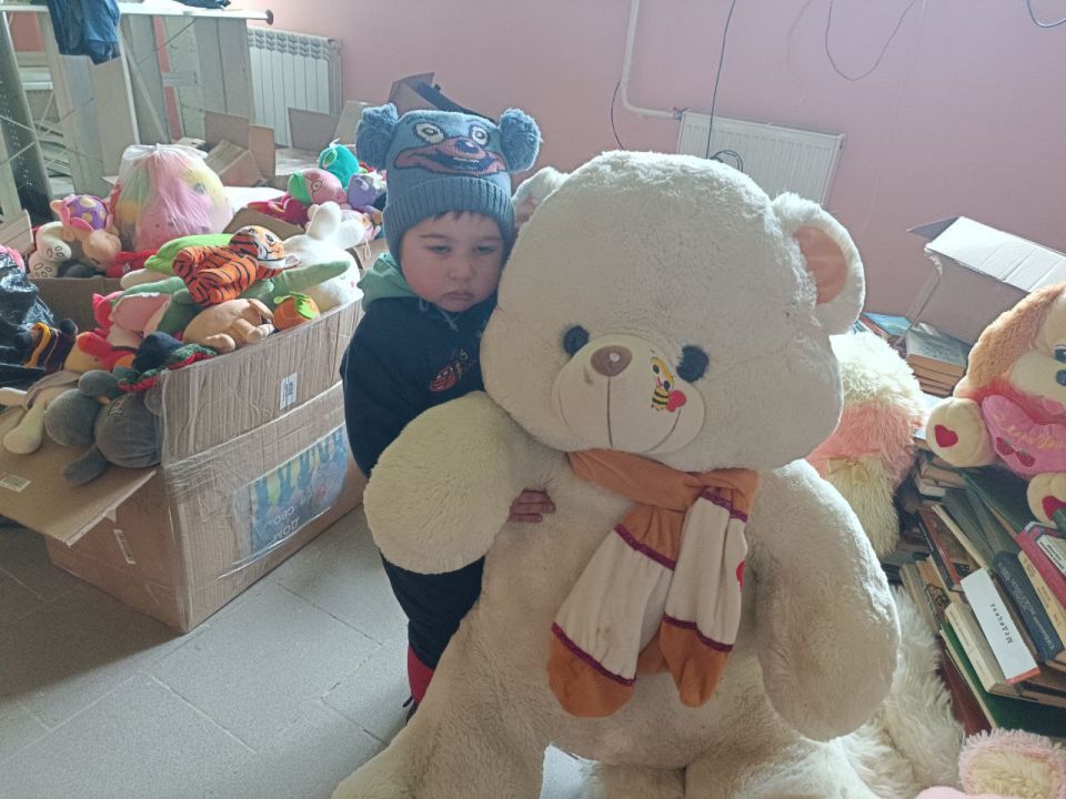 Волонтеры из Ставропольского края передали сладкие новогодние подарки для детей и гуманитарную помощь жителям села Богдановка Волонтеры из Ставропольского края передали сладкие новогодние подарки для детей и гуманитарную помощь жителям села Богдановка