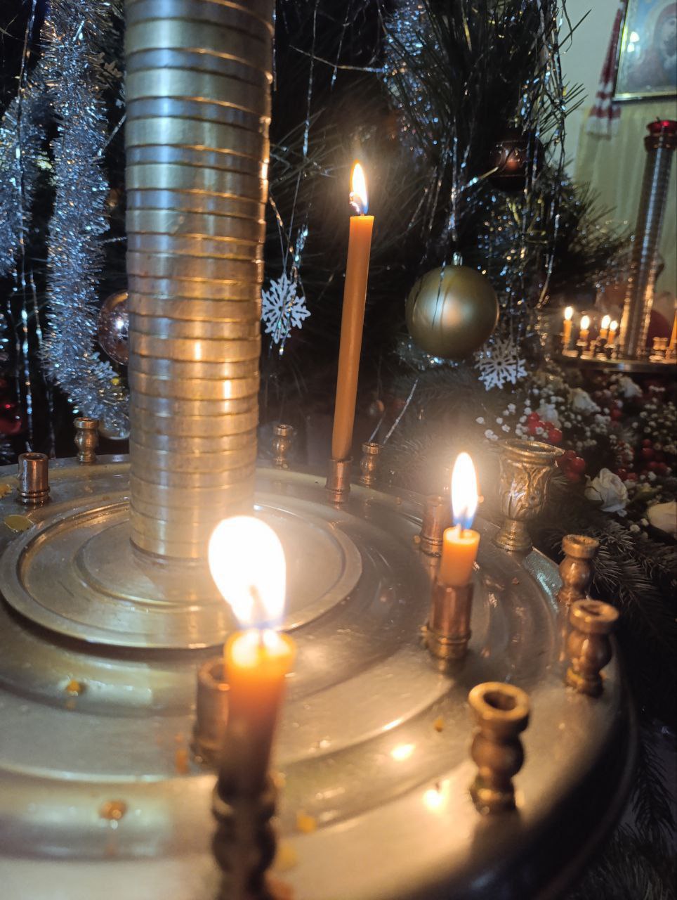 Дорогие друзья!. В светлый праздник Рождества Христова муниципальные депутаты партии «Единая Россия» Морозык Александр и Виноградов Геннадий приняли участие в праздничной Рождественской службе в церкви Архистратига Михаила в... Дорогие друзья!. В светлый праздник Рождества Христова муниципальные депутаты партии «Единая Россия» Морозык Александр и Виноградов Геннадий приняли участие в праздничной Рождественской службе в церкви Архистратига Михаила в...