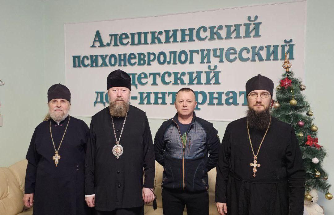 Свет Рождества в каждый дом: Владыка Филарет и духовенство посетили детский дом-интернат в Скадовске