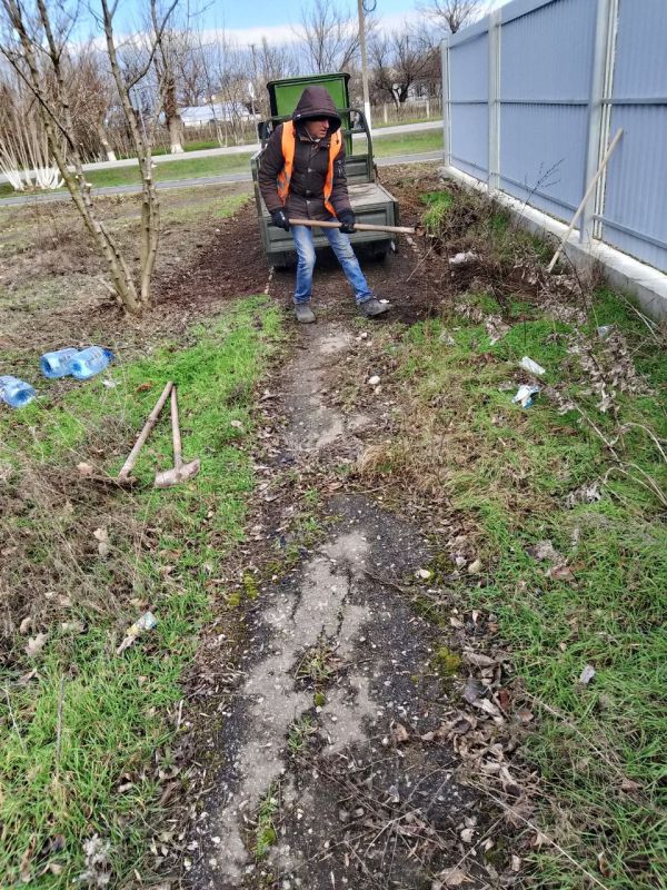Работы по благоустройству округа продолжаются и в праздничные дни Работы по благоустройству округа продолжаются и в праздничные дни