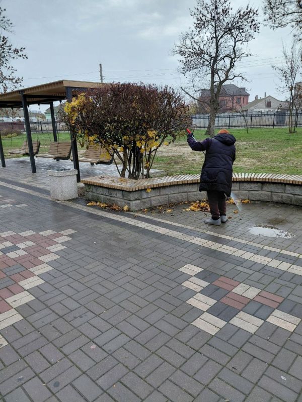 Работы по благоустройству округа продолжаются и в праздничные дни Работы по благоустройству округа продолжаются и в праздничные дни