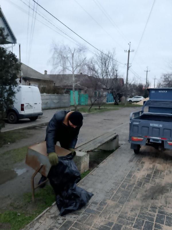 Работы по благоустройству округа продолжаются и в праздничные дни Работы по благоустройству округа продолжаются и в праздничные дни