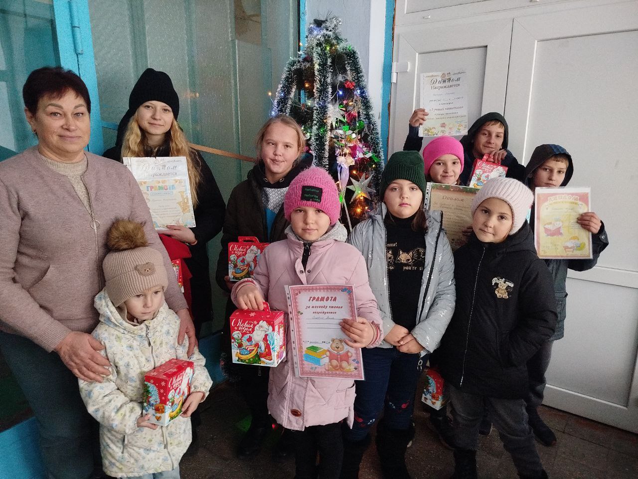 В Костогрызовской библиотеке прошло мероприятие под названием "Волшебное путешествие в мир знаний: итоги года" В Костогрызовской библиотеке прошло мероприятие под названием "Волшебное путешествие в мир знаний: итоги года"