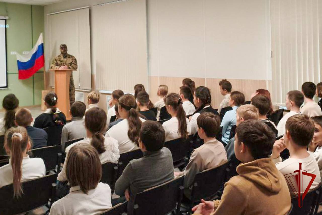 Военнослужащие Росгвардии провели военно-патриотические мероприятия для молодежи в Херсонской и Запорожской областях