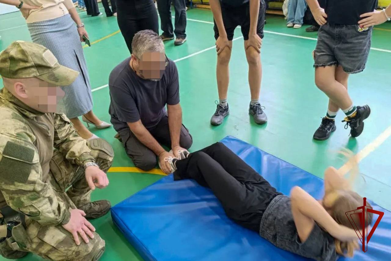 Военнослужащие Росгвардии провели военно-патриотические мероприятия для молодежи в Херсонской и Запорожской областях Военнослужащие Росгвардии провели военно-патриотические мероприятия для молодежи в Херсонской и Запорожской областях