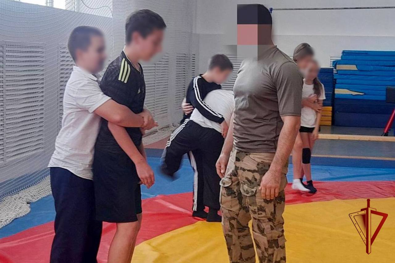 Военнослужащие Росгвардии провели военно-патриотические мероприятия для молодежи в Херсонской и Запорожской областях Военнослужащие Росгвардии провели военно-патриотические мероприятия для молодежи в Херсонской и Запорожской областях